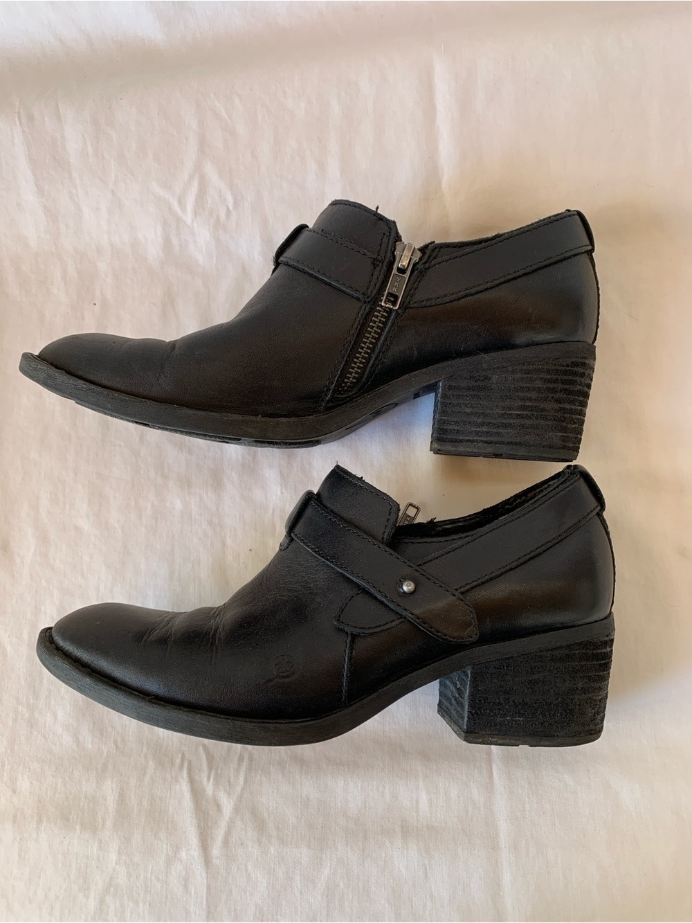 b.o.c. Black Leather Women's Block Heel Side Zip Shoes Size 9